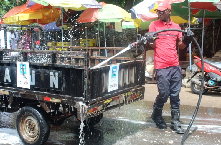 image Une opération de nettoyage des marchés à Moroni ce vendredi